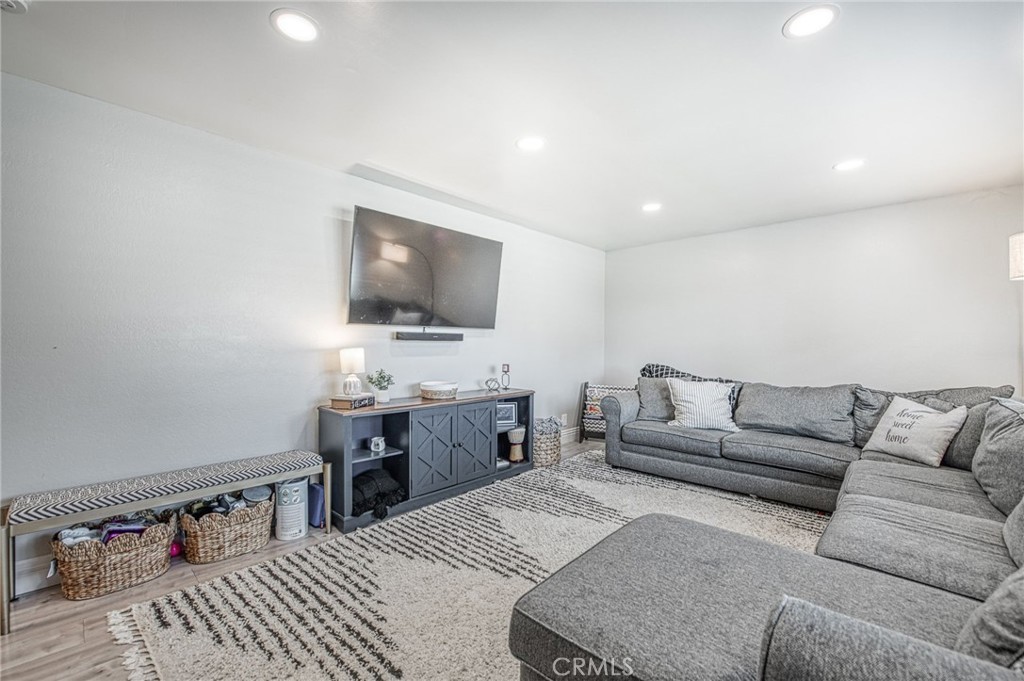 2569 E Los Altos Avenue
