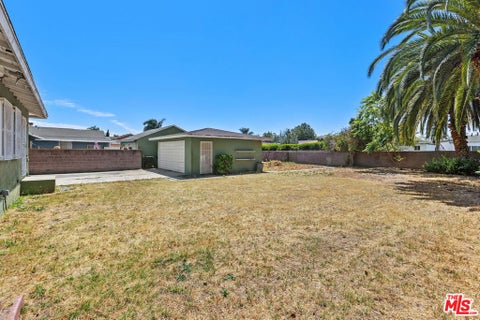 Tiny photo for 10917 S Osage Avenue, Inglewood, CA 90304 (MLS # 26850657)
