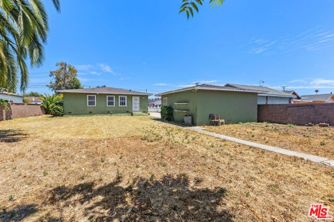 Tiny photo for 10917 S Osage Avenue, Inglewood, CA 90304 (MLS # 26850657)