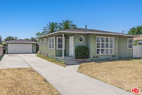 Photo of 10917 S Osage Avenue, Inglewood, CA 90304 (MLS # 26850657)