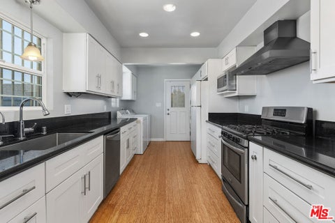Tiny photo for 10917 S Osage Avenue, Inglewood, CA 90304 (MLS # 26850657)