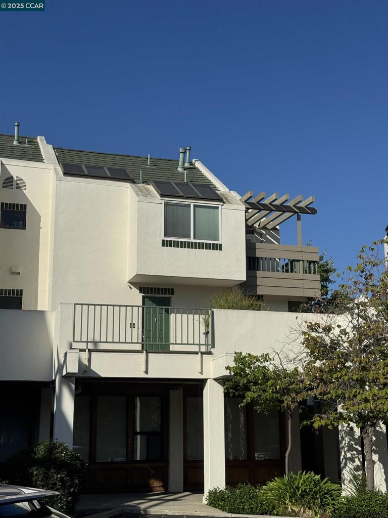 Elegant 2BR/2BA two-level townhome-style corner unit in the heart of Pleasant Hill. Filled with natural light and multiple skylights, this spacious home offers an open floor plan and stylish updates. Renovated about 5 years ago, it features a modern kitchen, two updated bathrooms, wood flooring, and fresh paint. The stair carpet is brand new, and the living area includes a pre-mounted TV above the fireplace for added convenience. Community amenities include a large swimming pool and ample guest parking. Directly across the street are Downtown Pleasant Hill and a large community park. Shops, restaurants, a movie theater, and year-round events including concerts, jazz festivals, and weekly summer food truck gatherings are just steps away. With a Walk Score of 90, this location makes everyday living both vibrant and convenient. Apply with RentSpree https://apply.link/28jxIuQ