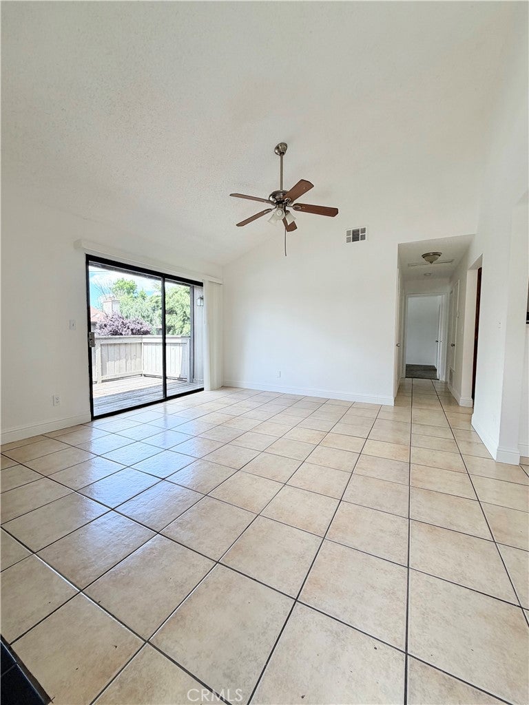 1190 S Winery Avenue 289