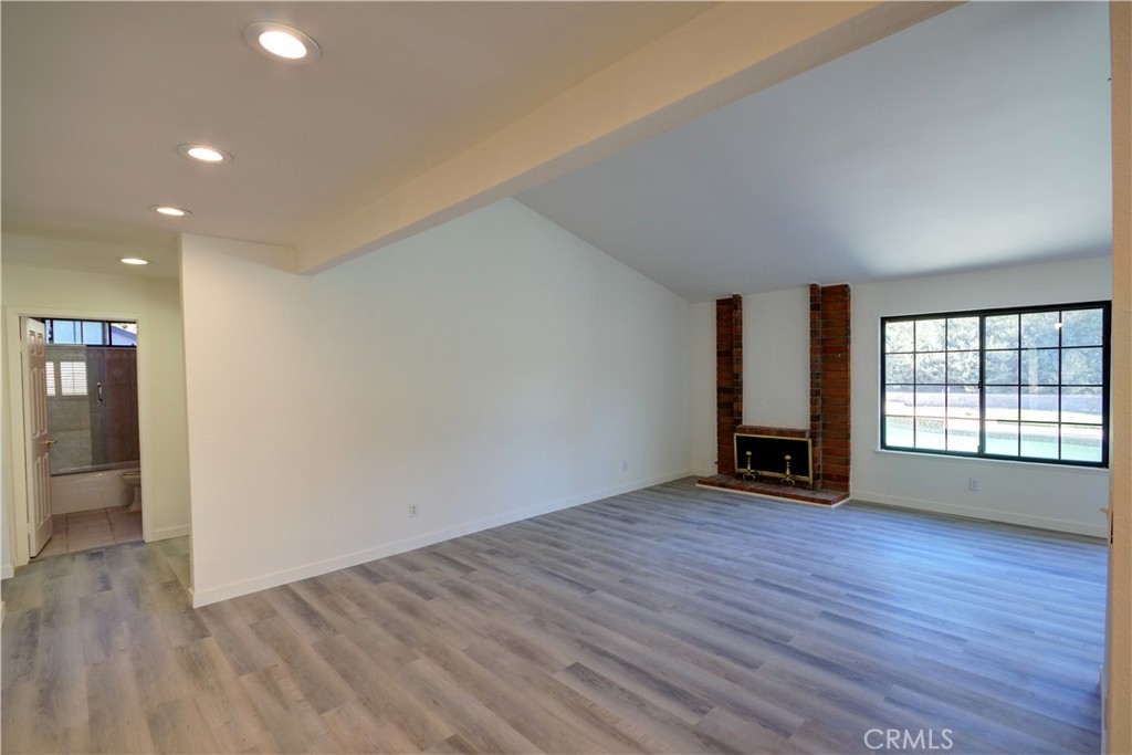 Custom Homes (VALN) (CVALN) - Residential Lease