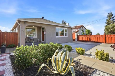 Photo of 166 E Humboldt Street, San Jose, CA 95112 (MLS # ML82037769)