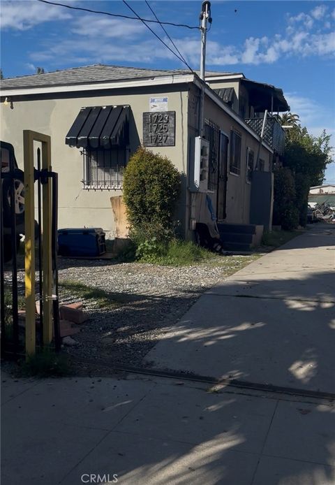 Photo of 1723 W 35th Place, Los Angeles, CA 90018 (MLS # IV26020481)