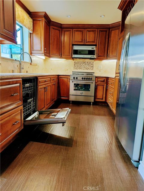 21820 Marylee Street 222 Woodland Hills CA 91367