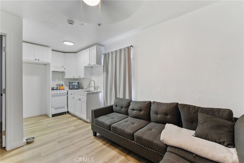 16313 Hunsaker Avenue