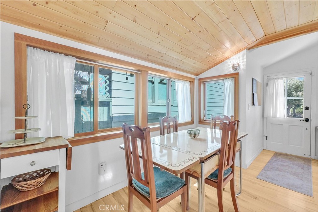 319 W 6th Street
