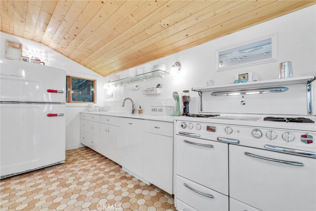 319 W 6th Street