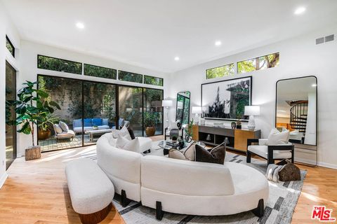 Photo of 9953 Westwanda Drive, Beverly Hills, CA 90210 (MLS # 26667055)