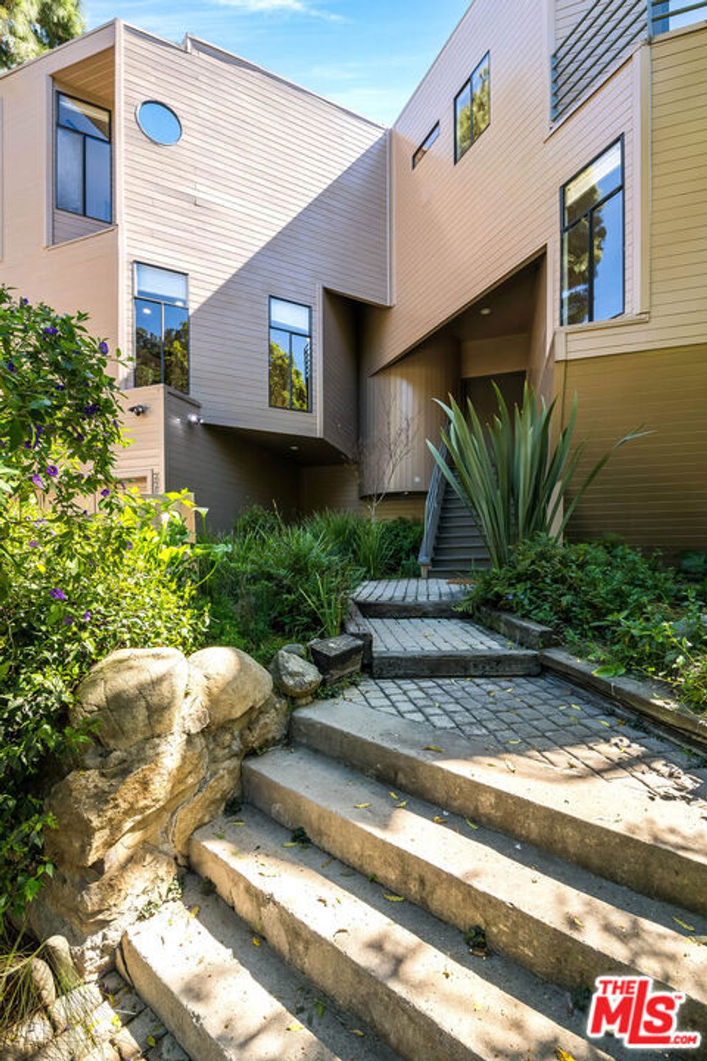 Photo of 9953 Westwanda Drive, Beverly Hills, CA 90210 (MLS # 26667055)