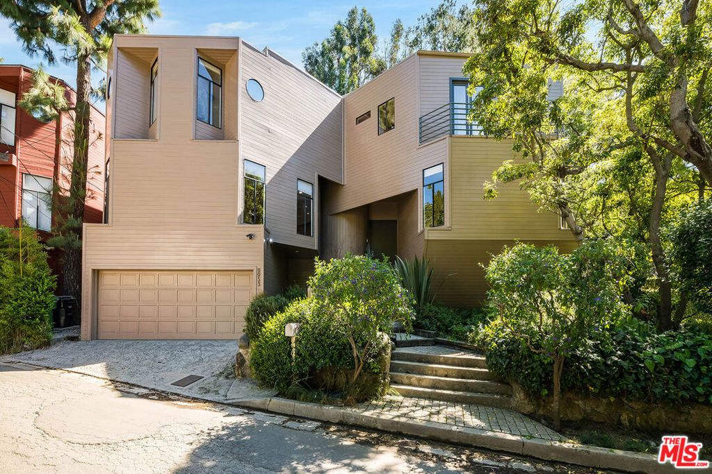 Photo of 9953 Westwanda Drive, Beverly Hills, CA 90210 (MLS # 26667055)