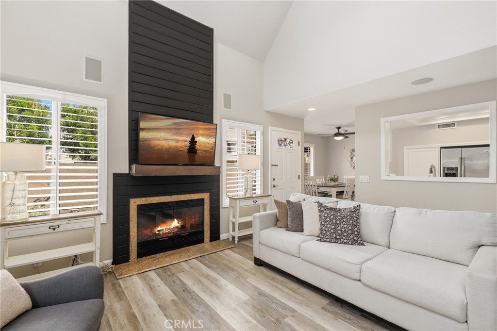 27841 Persimmon 44