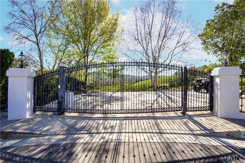 Photo of 22254 Dumetz Road, Woodland Hills, CA 91364 (MLS # SR25277807)