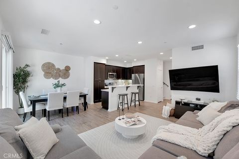 Photo of 14902 W Navarre Way, Sylmar, CA 91342 (MLS # SR26083083)