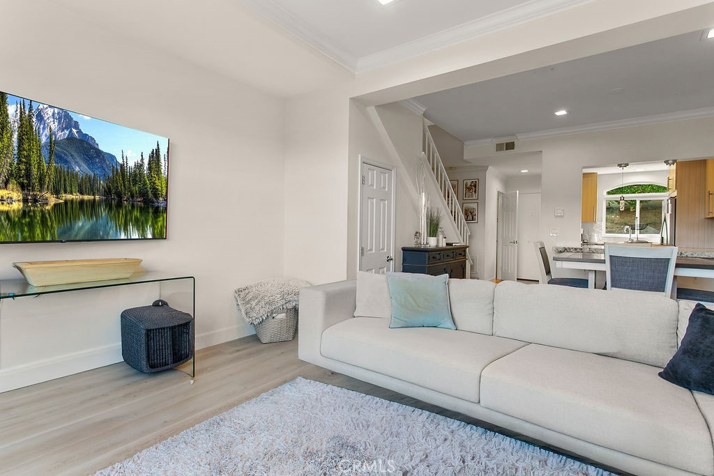 La Vista (LVIS) - Residential Lease