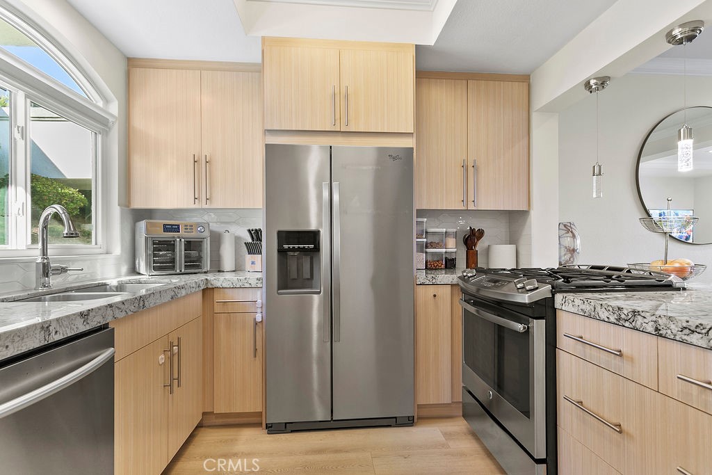 La Vista (LVIS) - Residential Lease