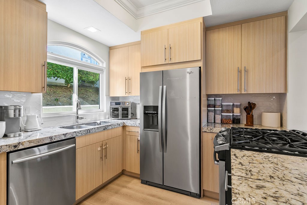 La Vista (LVIS) - Residential Lease