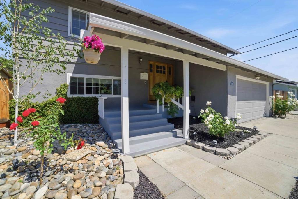 1567 Glencrest Drive