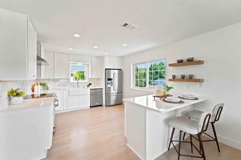 1567 Glencrest Drive