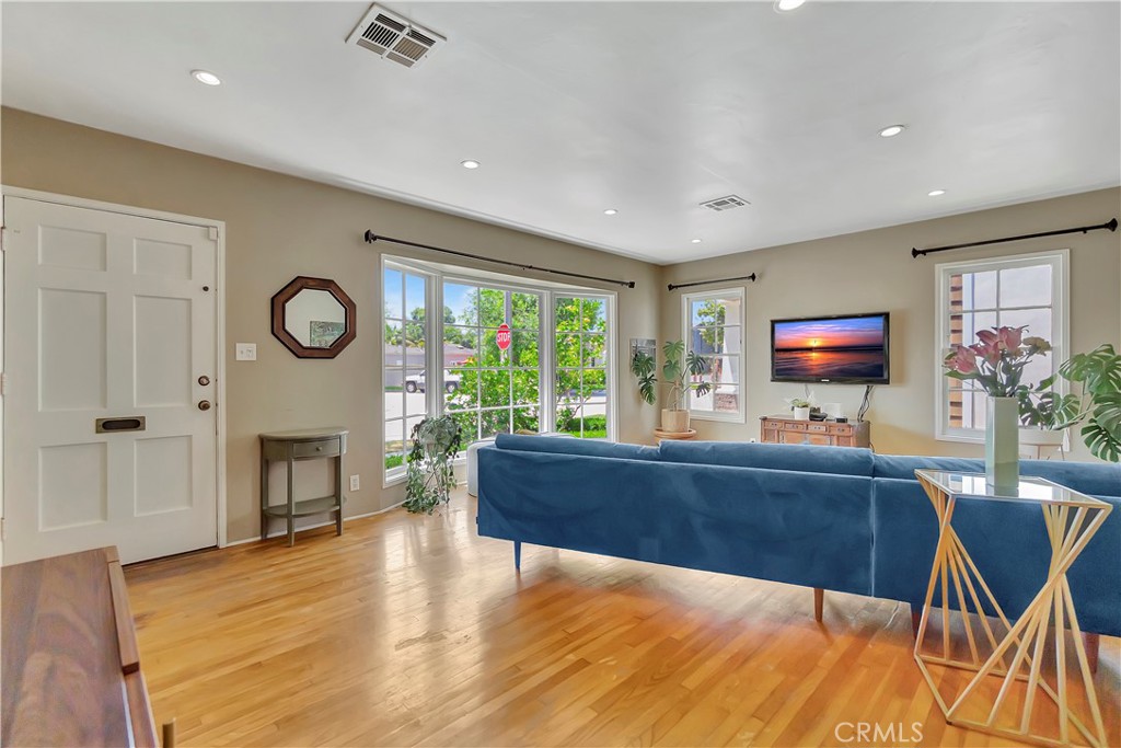 305 Covina Avenue