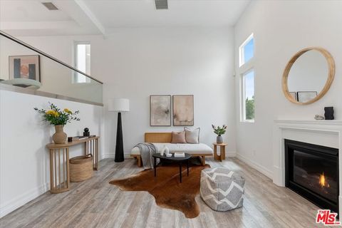 Photo of 11947 Riverside Drive, Valley Village, CA 91607 (MLS # 26832903)