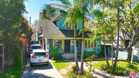Photo of 1238 W 30th Street, Los Angeles, CA 90007 (MLS # 25530101)