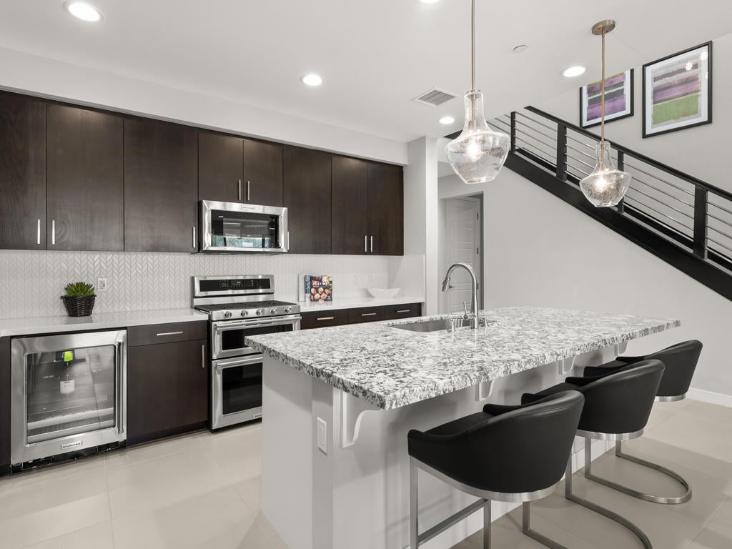 73354 Warhol Lane