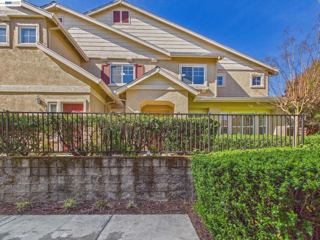 Photo of 320 Sutter Creek Ln Ln, San Ramon, CA 94583 (MLS # 41127305)