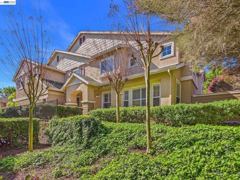 Photo of 320 Sutter Creek Ln Ln, San Ramon, CA 94583 (MLS # 41127305)