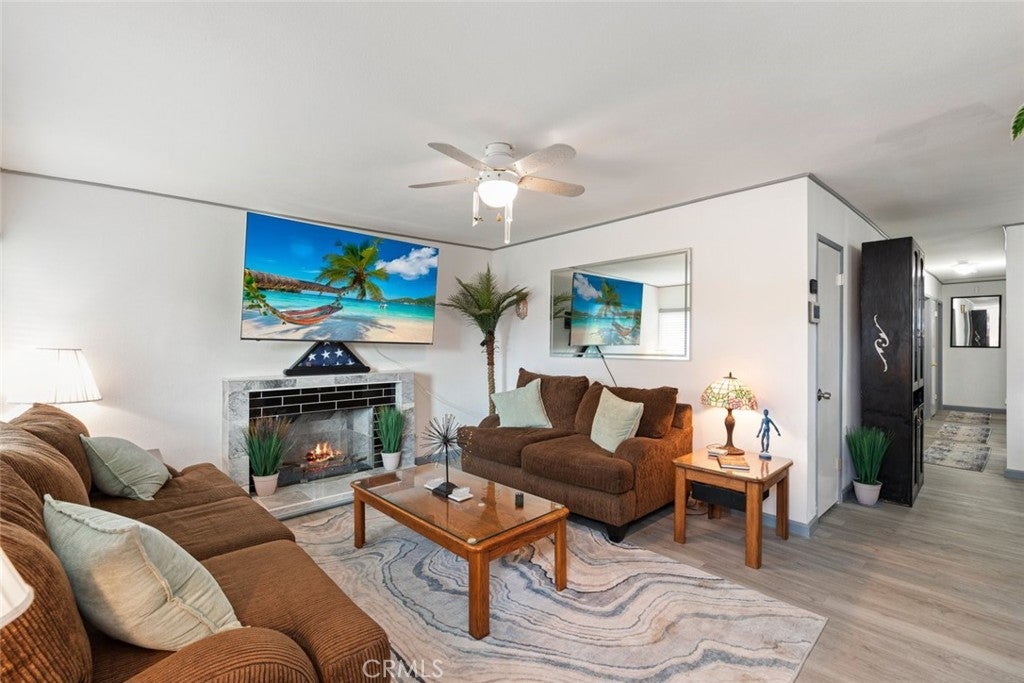 871 W Francis