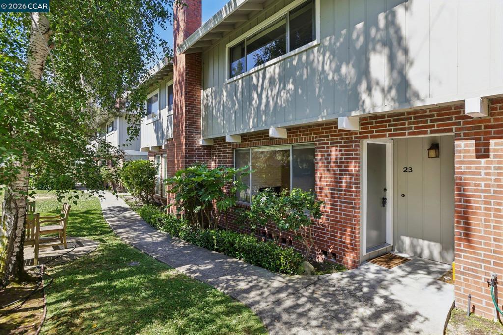 2135 Ascot Dr 23