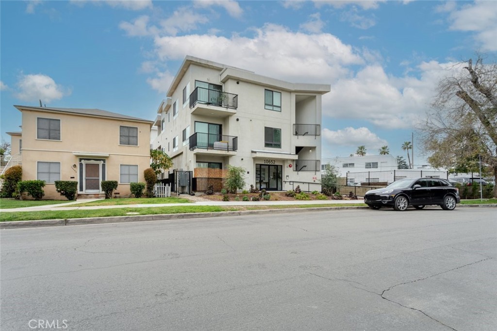 10652 Whipple Street