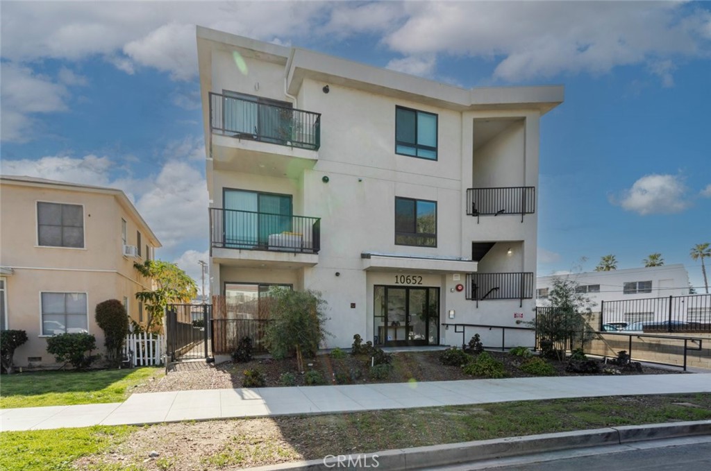 10652 Whipple Street