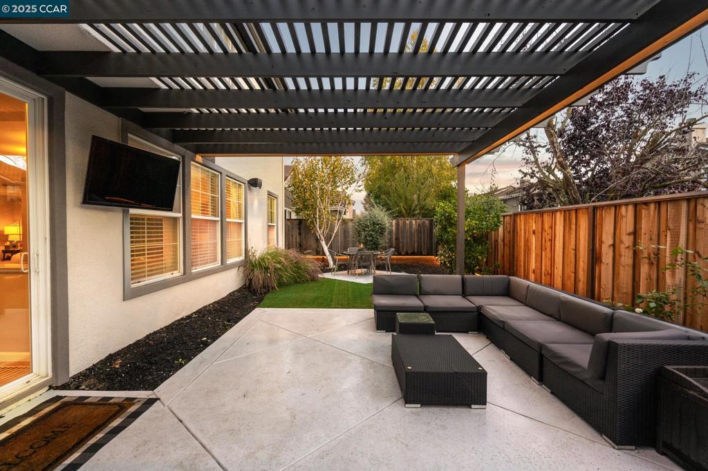 CA MEADOWS - Residential