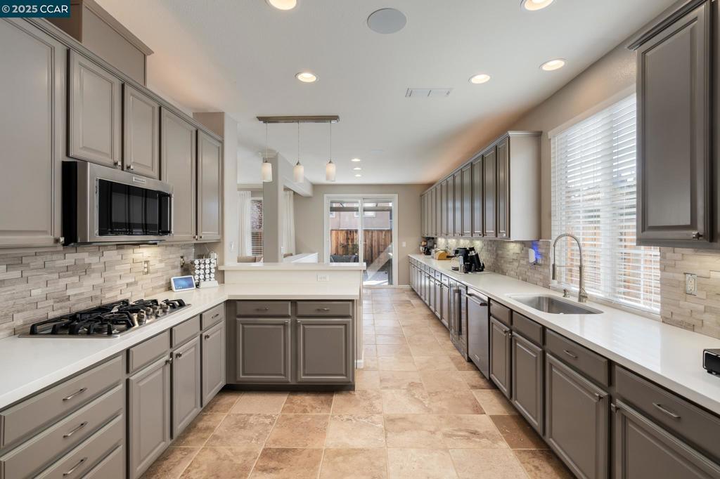 CA MEADOWS - Residential