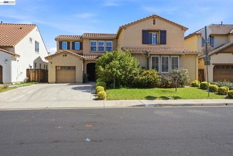 Photo of 2610 2610 Brookshire St St, Brentwood, CA 94513 (MLS # 41126736)
