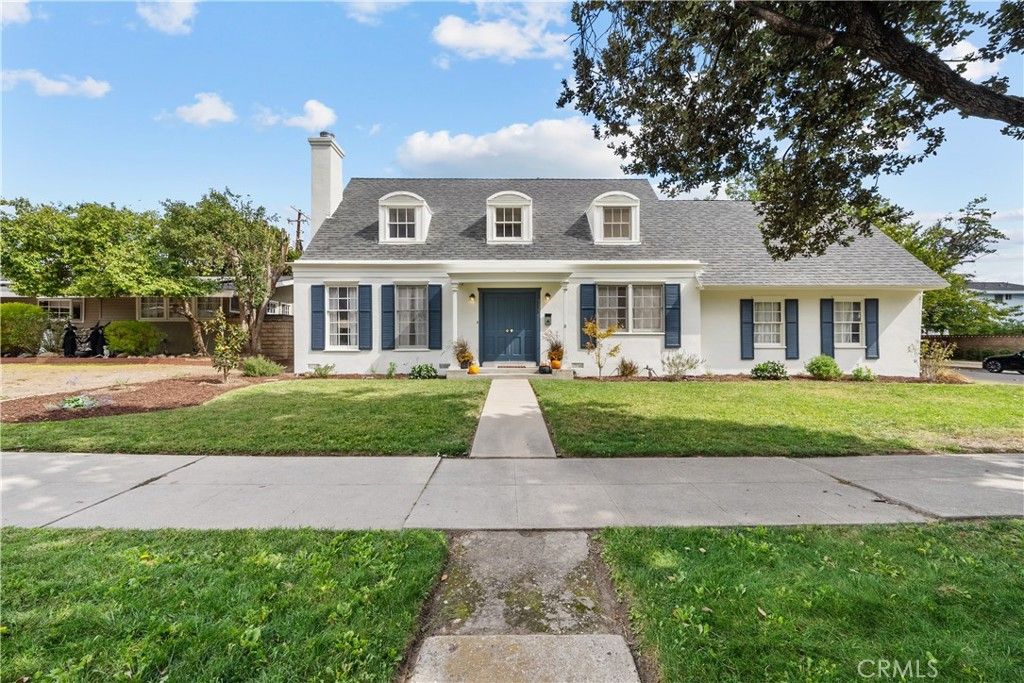 Photo of 9830 Oakdale Ave, Chatsworth, CA 91311 (MLS # SR25239971)