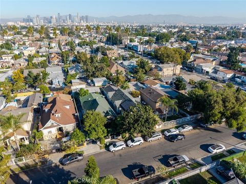 Photo of 811 E 43rd Place, Los Angeles, CA 90011 (MLS # SR25276079)