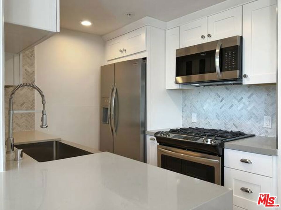 *PLEASE SEE PRIVATE REMARKS BEFORE CALLING LA1!* A SPECTACULAR INTERIOR AND EXTERIOR RENOVATION HAS RECENTLY BEEN COMPLETED AT THIS GORGEOUS PROPERTY IN ONE OF THE MOST UNBEATABLE LOCATIONS IN ALL OF LA! THE SPACIOUS UNIT FEATURES LUXURIOUS AMENITIES INCLUDING NEWER CABINETRY, QUARTZ COUNTERTOPS, STAINLESS STEEL APPLIANCES, BEAUTIFUL DESIGNER BACKSPLASH, CENTRAL A/C & HEAT WITH NEST THERMOSTAT, RECESSED LED LIGHTING, LARGE BALCONY, GOOD VIEWS, GATED PARKING, FREE STORAGE LOCKER AND MORE. THE LOCATION IS TRULY AMAZING AS YOU CAN WALK TO TRENDY ROBERTSON BLVD./THE BEVERLY CENTER/3RD STREET/THE FOUR SEASONS HOTEL, AND EXTREMELY CLOSE TO THE PRIME AREAS OF BEVERLY HILLS, WEST HOLLYWOOD, AND MORE! *PHOTOS MAY BE OF A SIMILAR UNIT IN THE BUILDING*