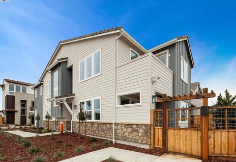 137 Compass Drive 2004 Napa CA 94558