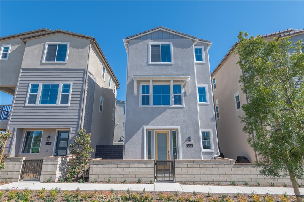 Nestled in the picturesque community of Rancho Mission Viejo, this delightful 2-bedroom house offers a perfect blend of comfort and style. Step into a welcoming ambiance that combines modern amenities with a cozy atmosphere, ideal for both relaxation and entertaining.Upon entry, you are greeted by an open-concept living space that seamlessly connects the living room, dining area, and kitchen. The living room is bathed in natural light, creating a warm and inviting atmosphere. Neutral tones and tasteful finishes throughout the home enhance its contemporary appeal.The kitchen is a chef's delight, featuring stainless steel appliances, ample counter space, and custom cabinetry. It's perfect for preparing delicious meals while staying connected with guests or family members in the adjoining dining area.Both bedrooms are generously sized and offer peaceful retreats at the end of the day. The master bedroom boasts a spacious layout with a walk-in closet and an ensuite bathroom, complete with modern fixtures and a walk-in shower. The second bedroom is equally comfortable, ideal for guests, children, or a home office setup.