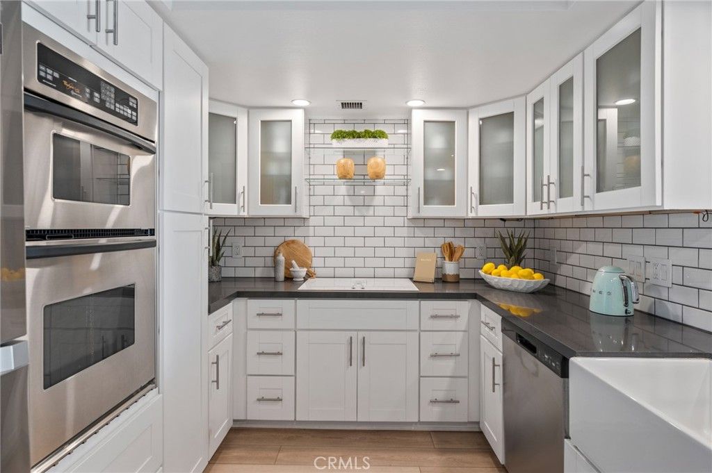 Photo of 13700 Marina Pointe Dr #611, Marina Del Rey, CA 90292 (MLS # SB26042435)