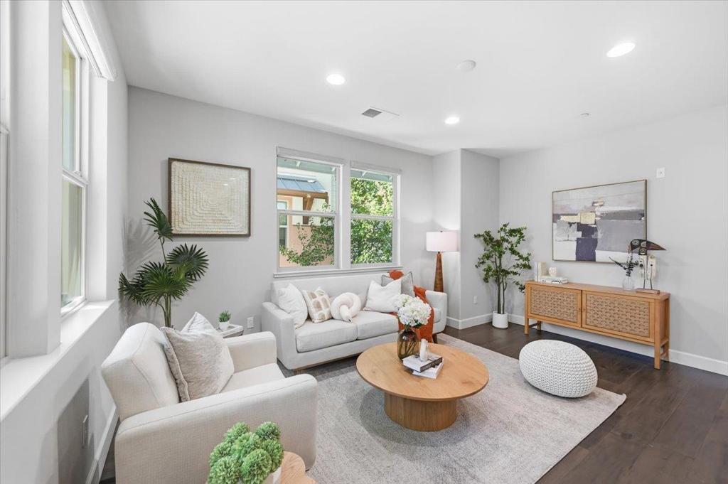 2951 Via Roma Place 36