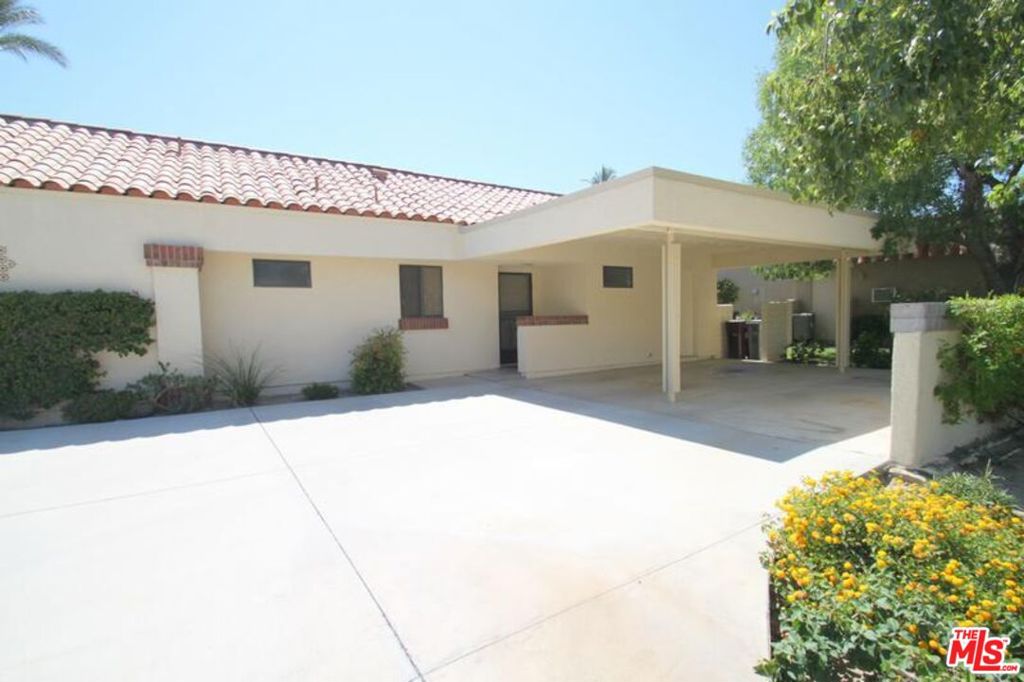 Vintage Model - 2BR/2BA - 1177 sq. ft. FOOOUUUR!!! Located on the 11th fairway, right near a bunker, you can sip coffee or cocktails on your patio and watch the golfers play! The condo is freshly carpeted throughout with ample lighting. The extended patio is east facing for lots of morning sunshine, and comes with plenty of seating for outdoor lounging and dining. KITCHEN: Great Countertop space Breakfast Bar (seating for 3) Electric stovetop with oven Microwave Dishwasher Refrigerator LIVING AREA: Overstuffed couches 37" flat screen TV Coffee table Dining table Free high speed internet Free Long Distance to US + Canada! MASTER SUITE: CA King Size Bed 27" flat screen T V Dresser Full sized washer and dryer GUEST BEDROOM: Two full sized beds Dresser TV PATIO: Patio table Loungers Gas BBQ **Pets allowed with an additional $300 pet cleaning fee**