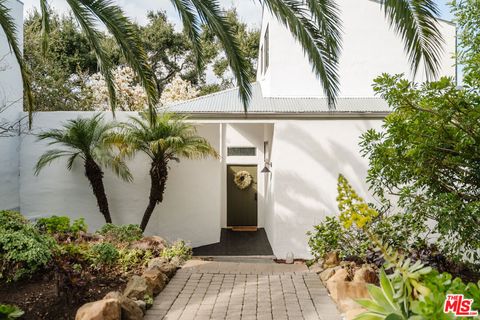 Photo of 2002 Tuna Canyon Road, Topanga, CA 90290 (MLS # 25611719)