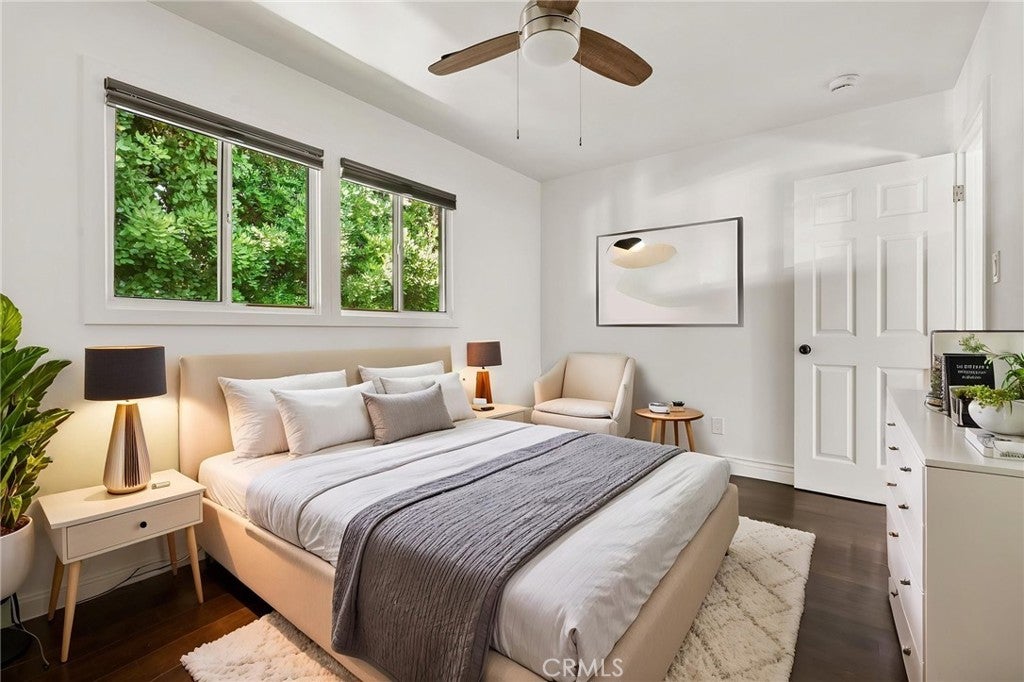 889 W 25th