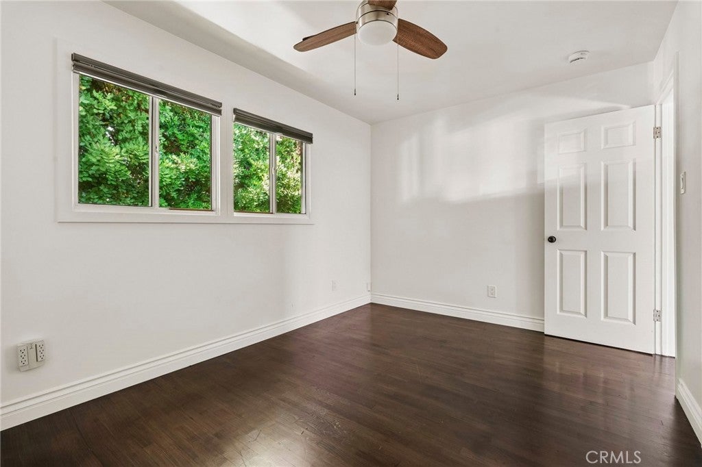 889 W 25th