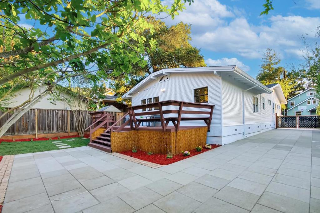 321 Johnson Avenue
